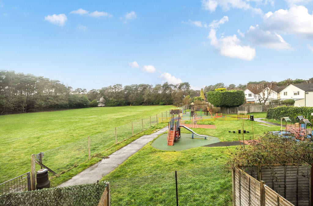 Mainstone Close, Deepcut, Camberley, Surrey, GU16 photo 2