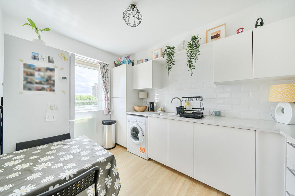 Apartment in London - View 5