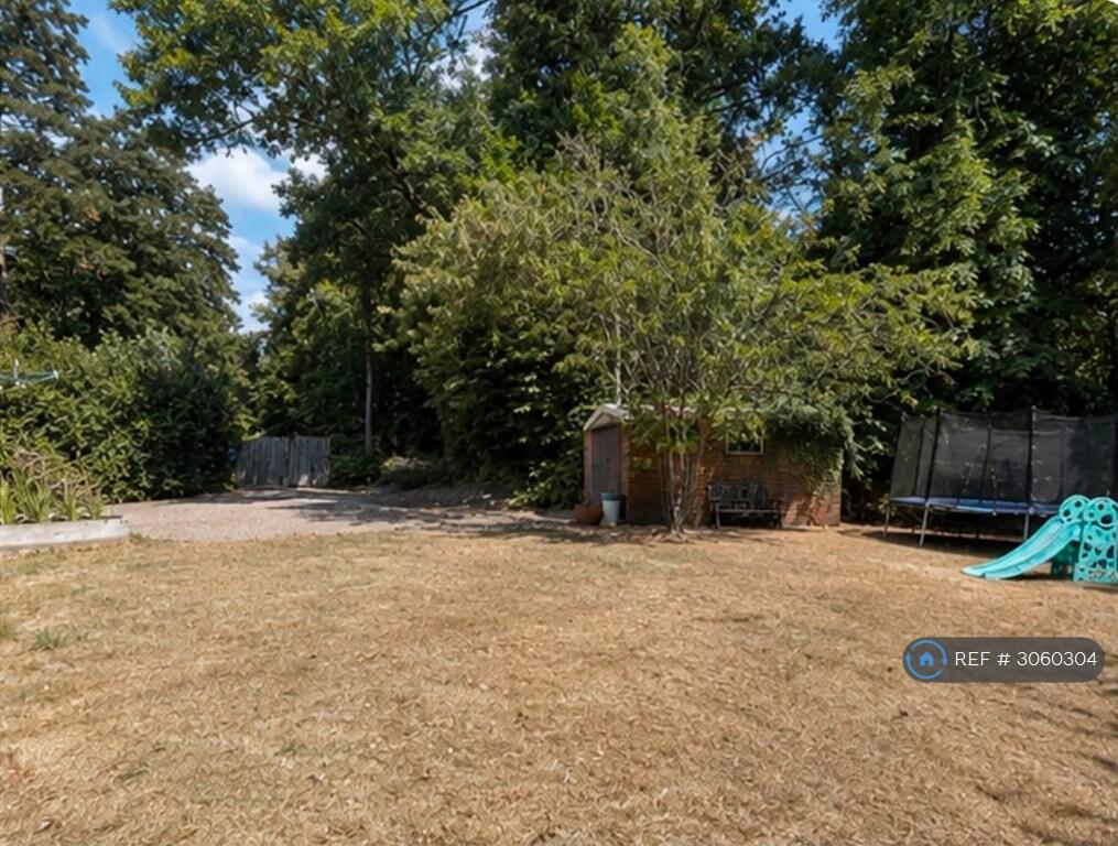 House in Binfield, Bracknell Forest - More