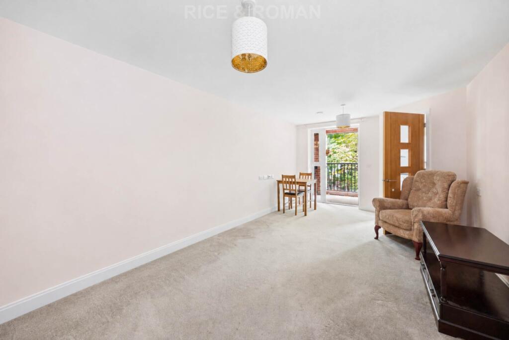 Apartment in Reading - View 2