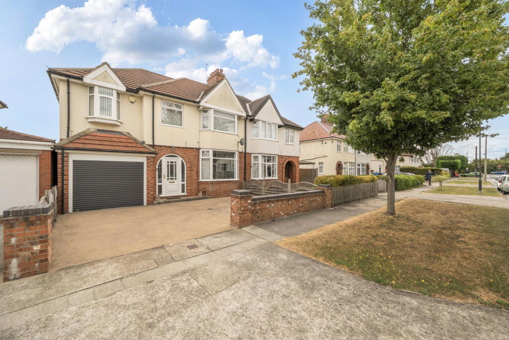 Main image of property: Elmfield Avenue, York, YO31 9LS
