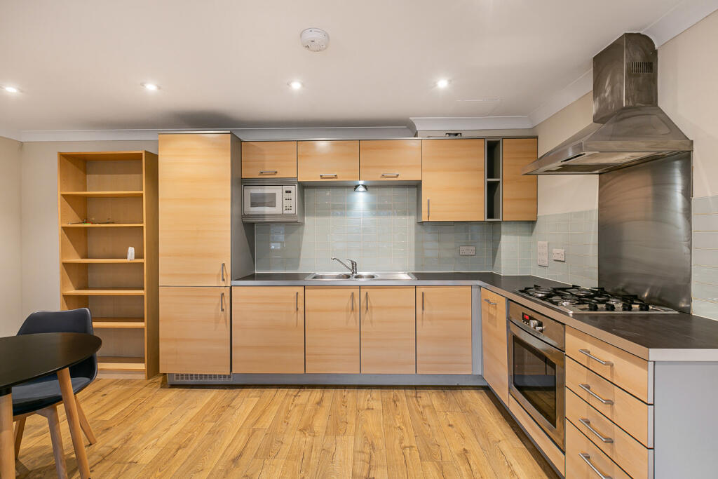 Apartment in Runnymede, Englefield Green - View 3