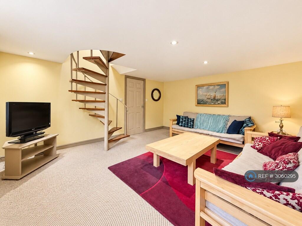 House in Newcastle-under-Lyme, Maer - More