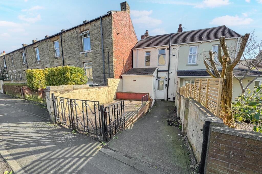 Main image of property: Wakefield Road, Ossett