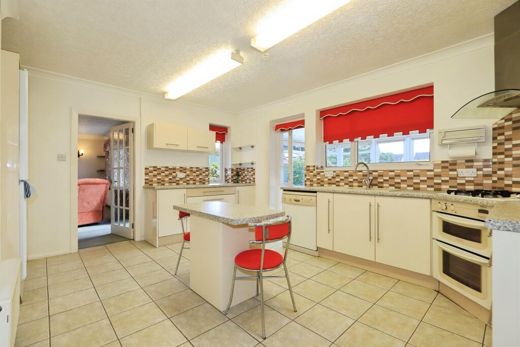 Summer Hill Avenue, Kidderminster - View 5