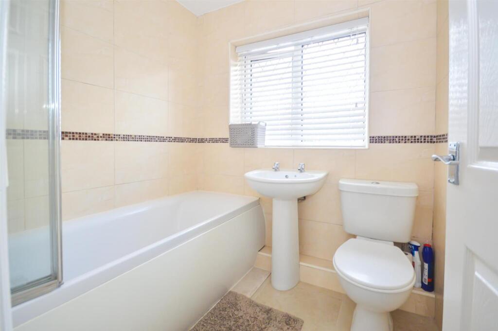 House in Wakefield - View 5