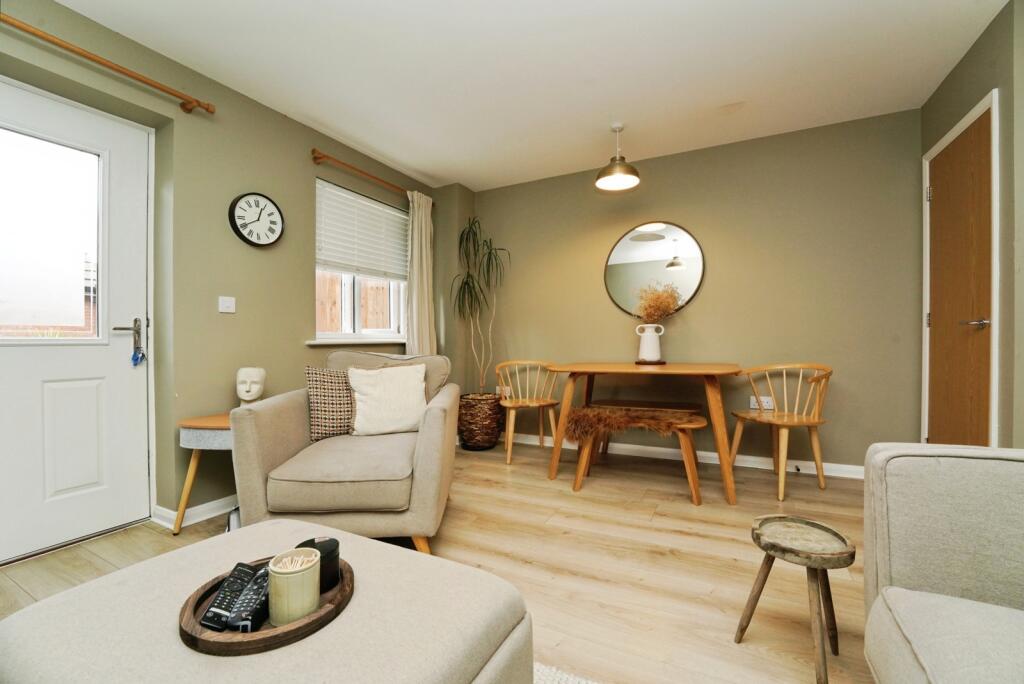 Court Farm Close, Pamington, Tewkesbury, Gloucestershire, GL20 photo 3