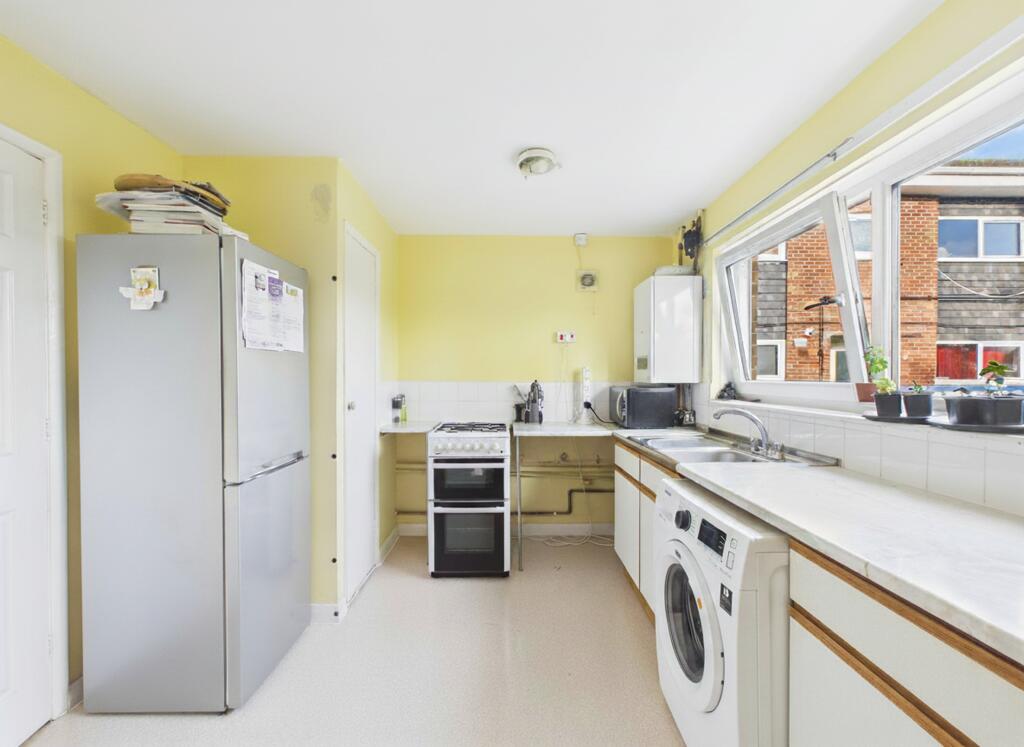 Apartment in Fareham, Hampshire - View 2
