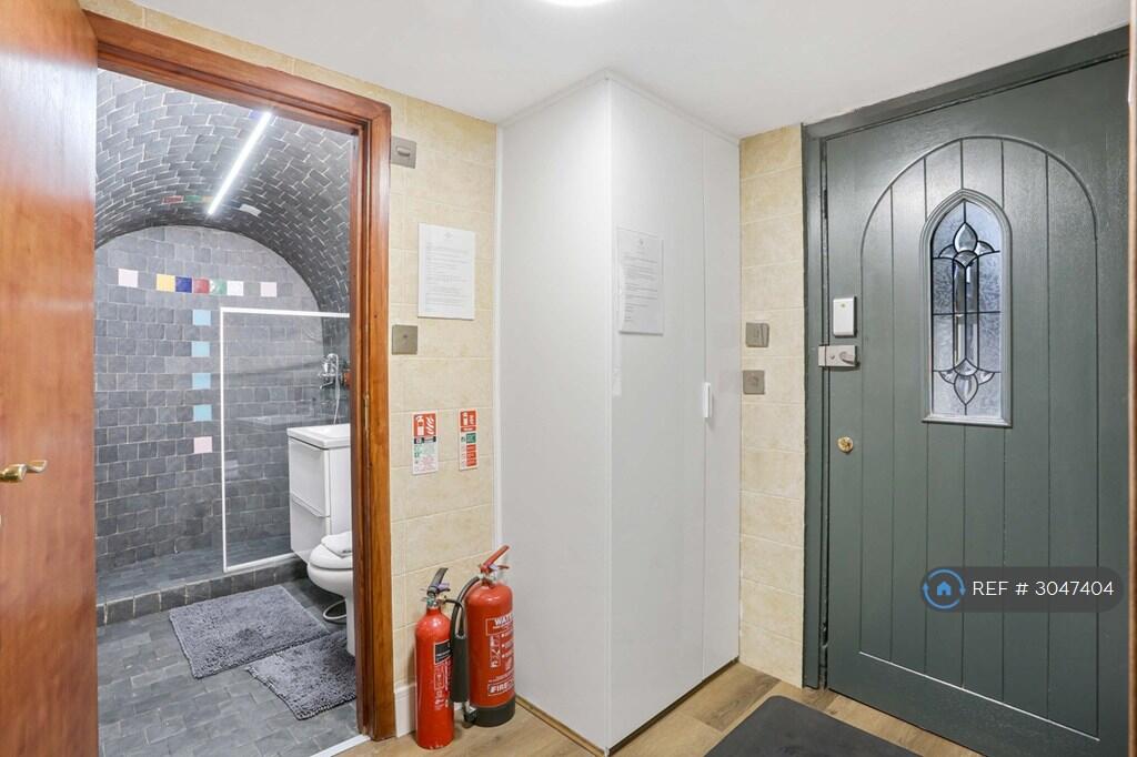 Apartment in London, Paddington - View 4