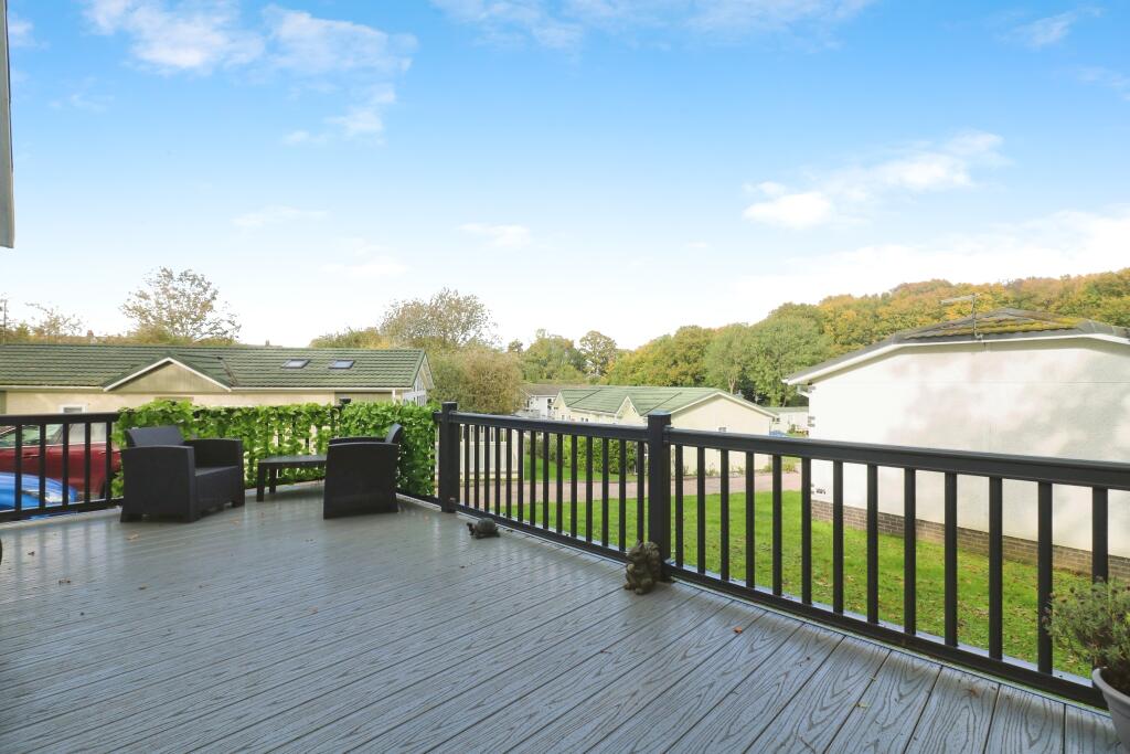 Burnham Green Road, Welwyn, AL6 photo 3