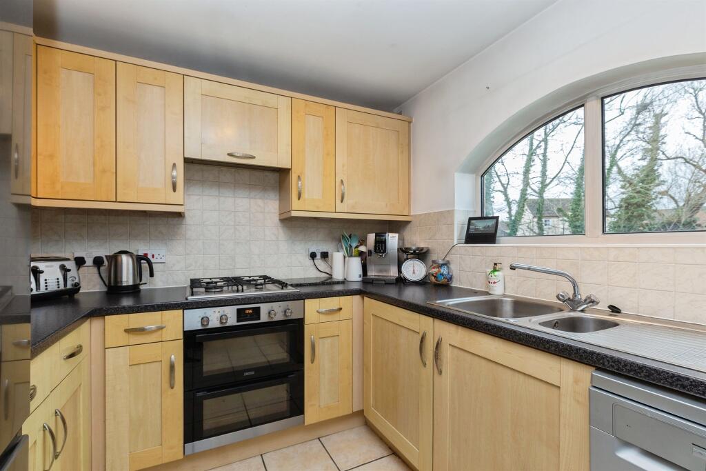 Crowell Mews, Aylesbury photo 4