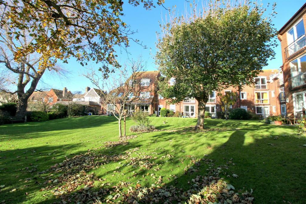 2-bed house on Homeshore House, Sutton Road, Seaford, £149,950