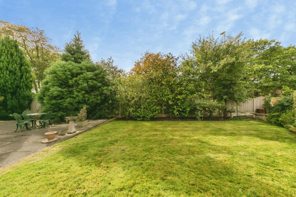 House in Knutsford, Cheshire East - More
