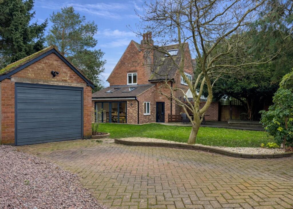 4-bed detached on Abbots Road North, Leicester, £650,000