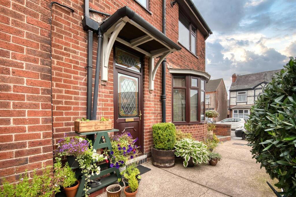 2-bed detached on Ellesmere Avenue, Alfreton, £215,000