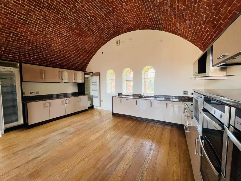 House in Freshwater, Golden Hill Park, Norton Green - More