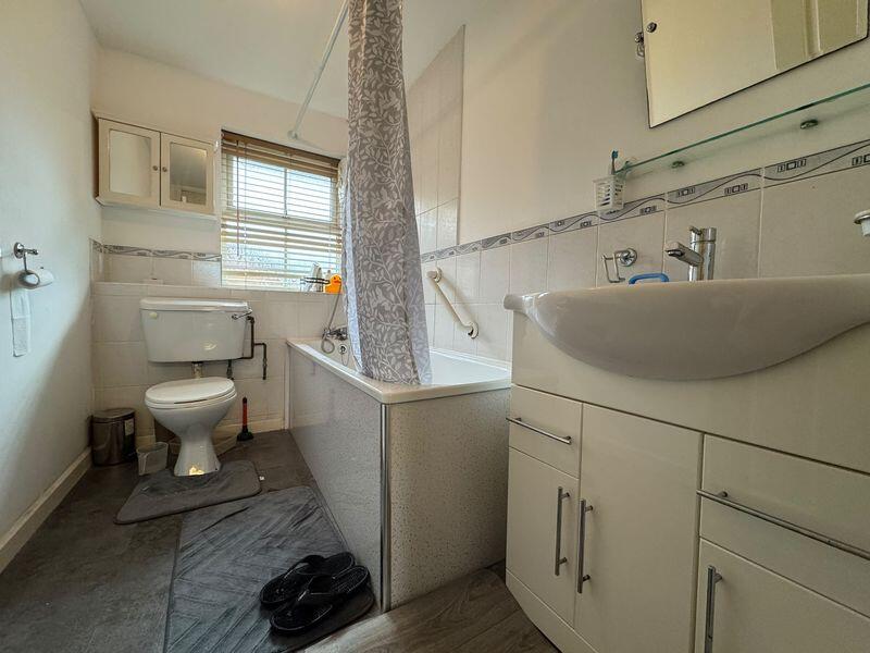Apartment in Luton - View 5