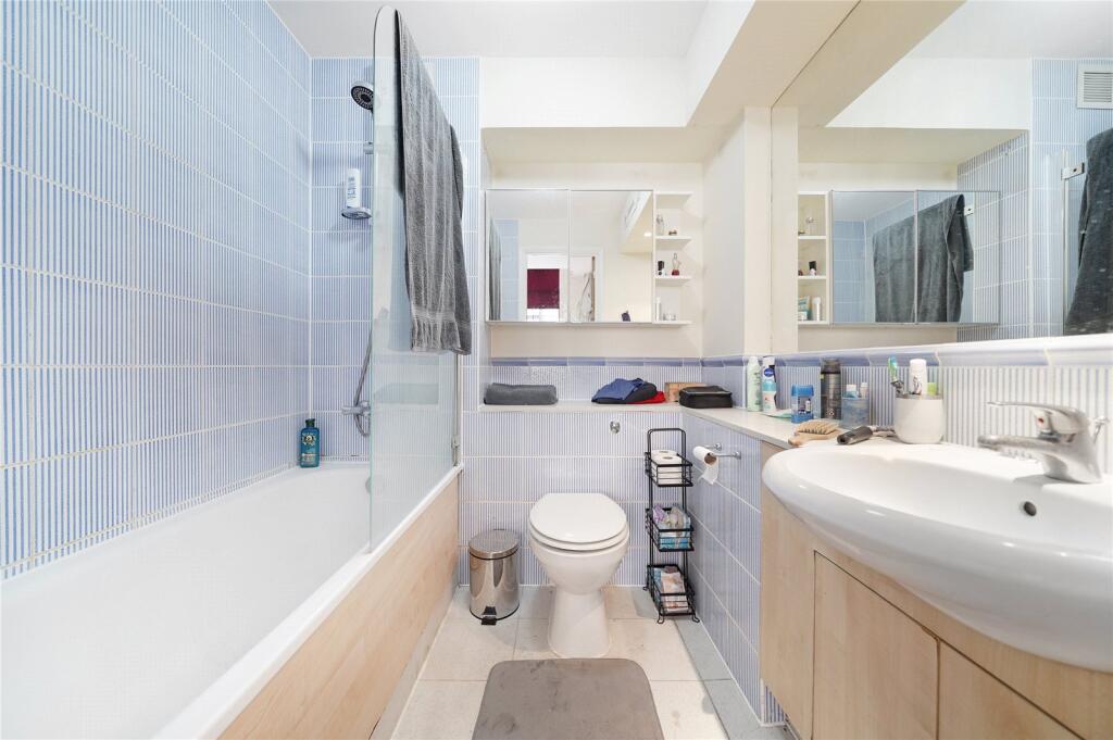 Apartment in London - More