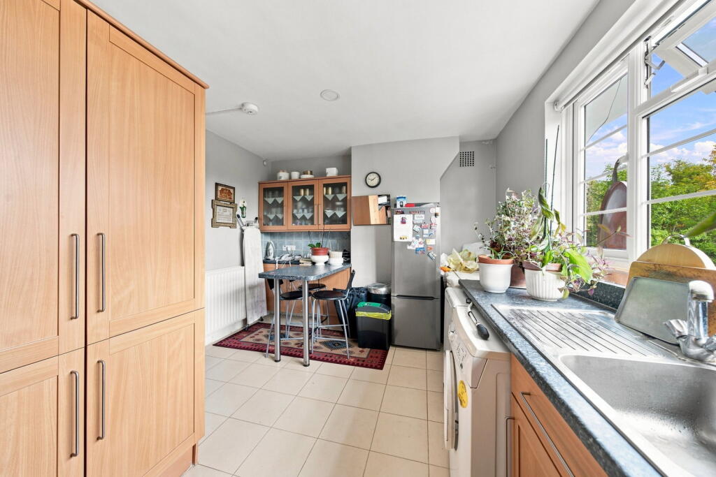 Apartment in London, Brondesbury Park, Brondesbury - More