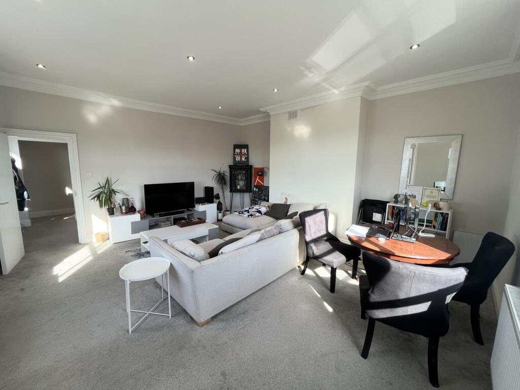 Apartment in Nottingham, The Park - View 2