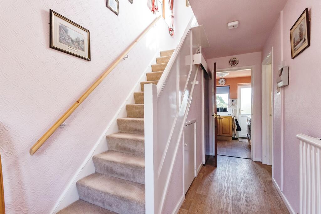 House in Gedling, Nottinghamshire - View 4