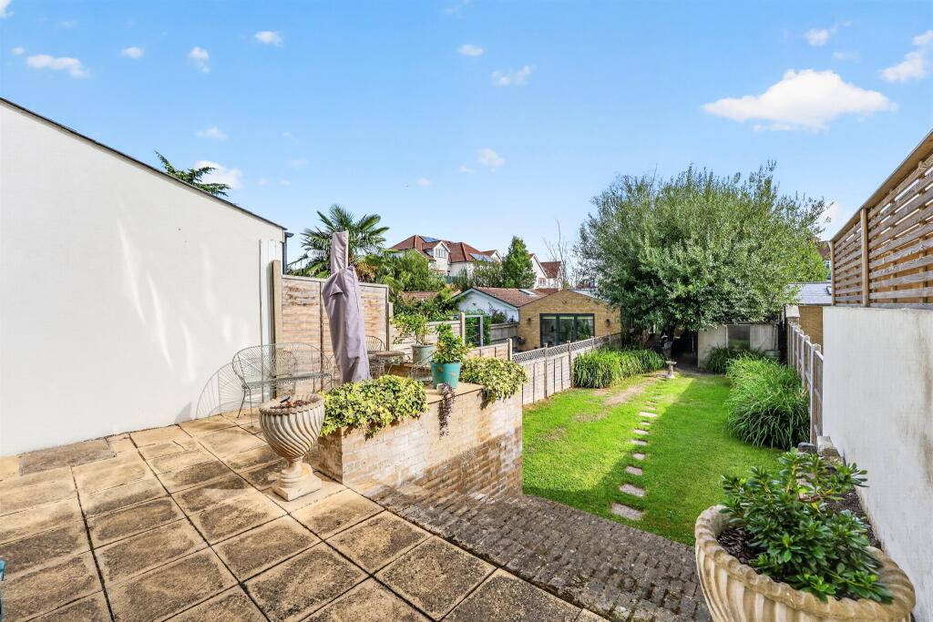 House in London, Wimbledon Park - View 4