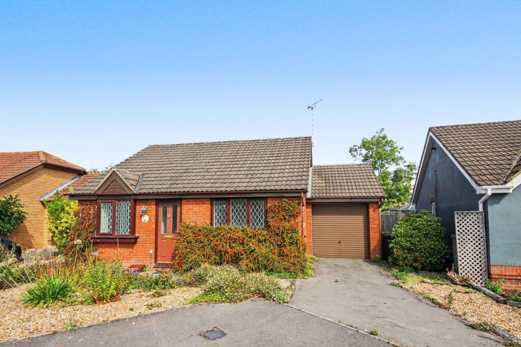 2-bed detached on Garratt Close, Hedge End, SO30, £400,000