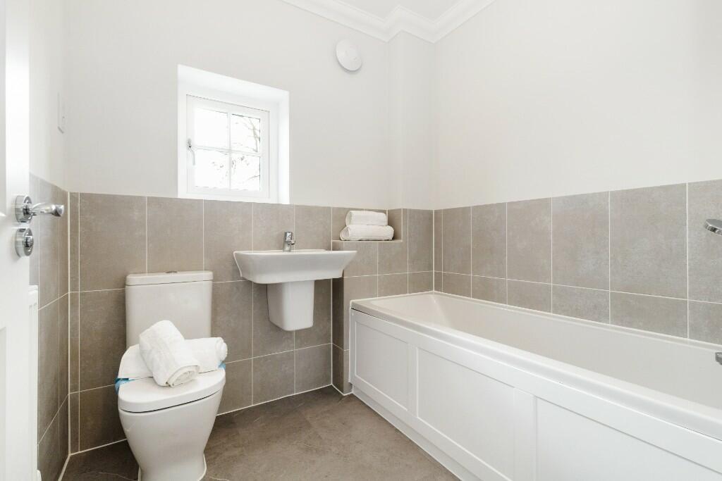 House in West Suffolk, Bury St Edmunds - More