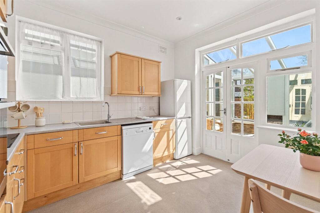 House in London, Hampton Hill - View 5