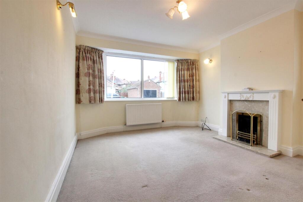 Oak Avenue, Willerby, Hull photo 2