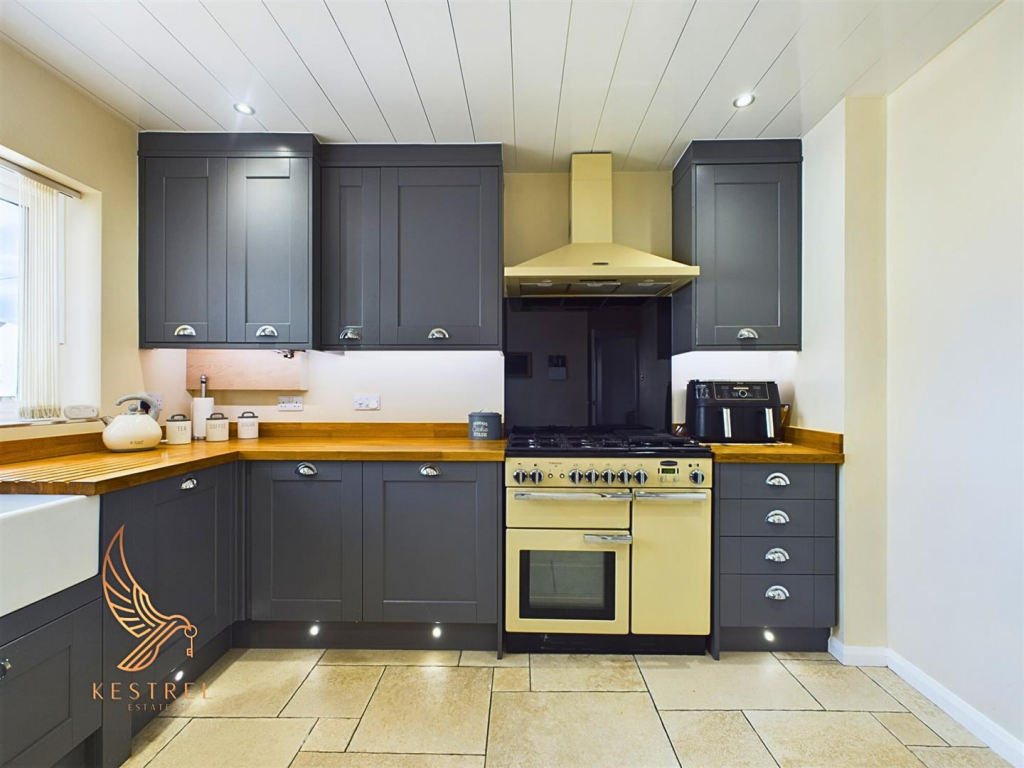 House in Wakefield, Wrangbrook, Upton and North Elmsall - View 4