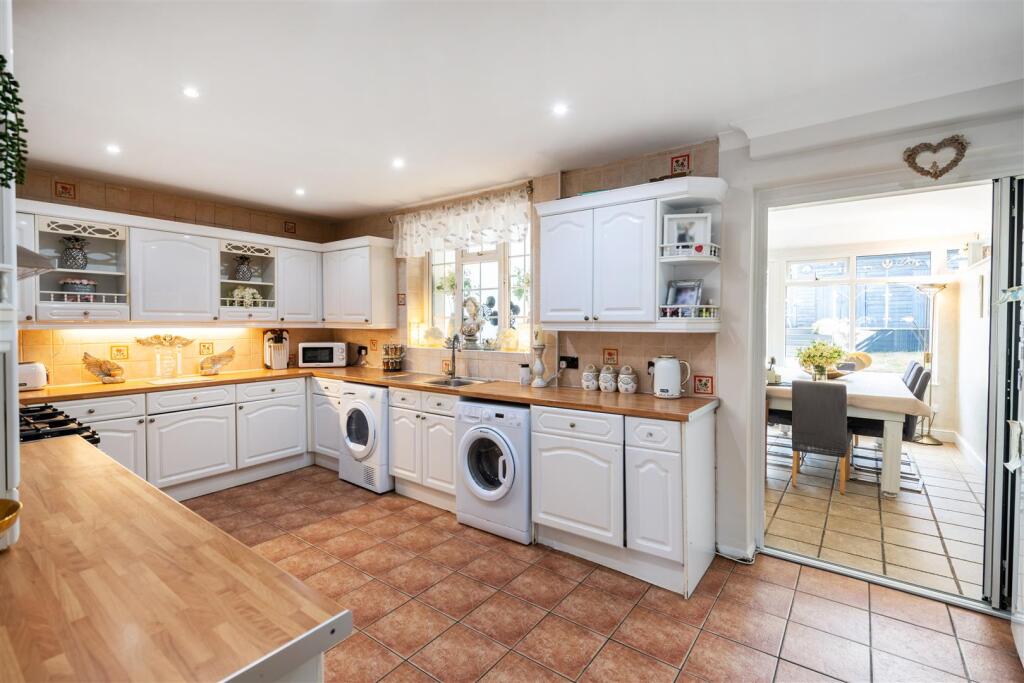 House in Reigate and Banstead, Surrey - View 4