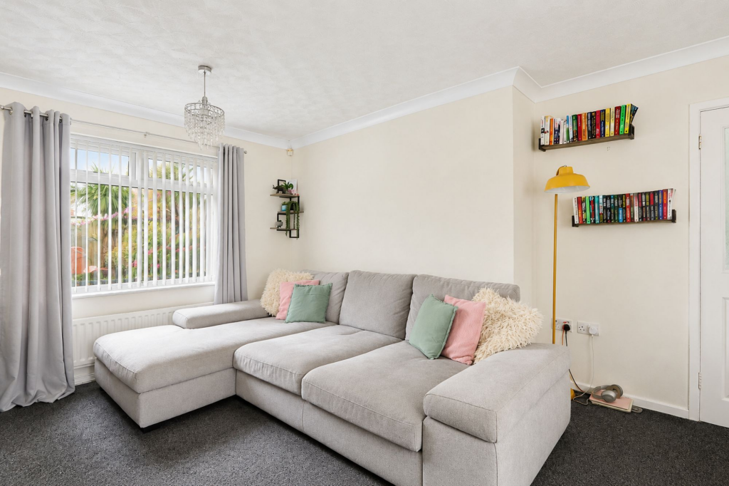 Langdale Crescent, Middlesbrough, TS6 photo 4