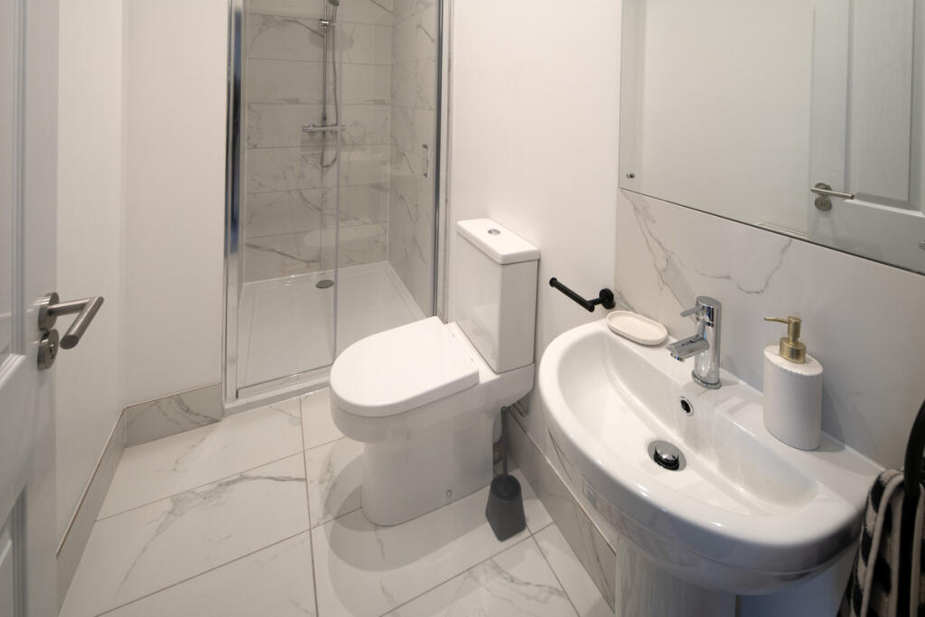 5 bedroom terraced house for rent