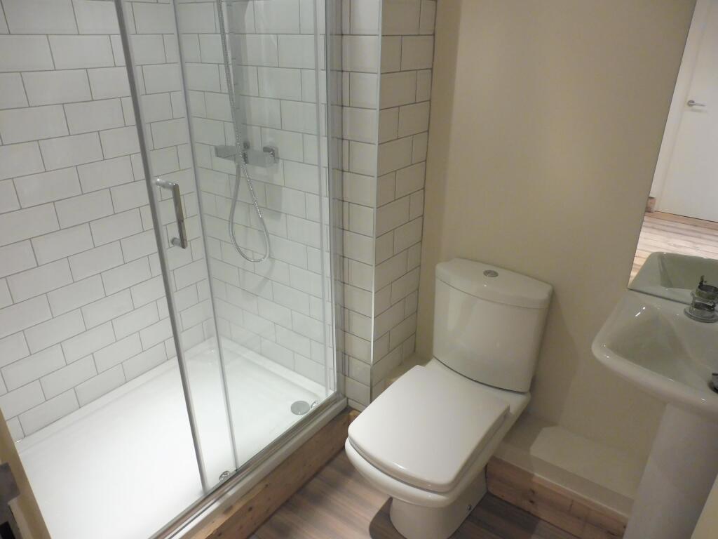 Apartment in Cardiff, Saltmead, Grangetown - View 3