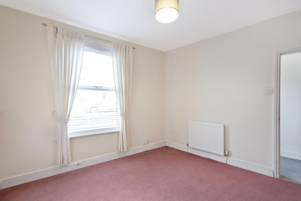 House in Gloucester - View 5