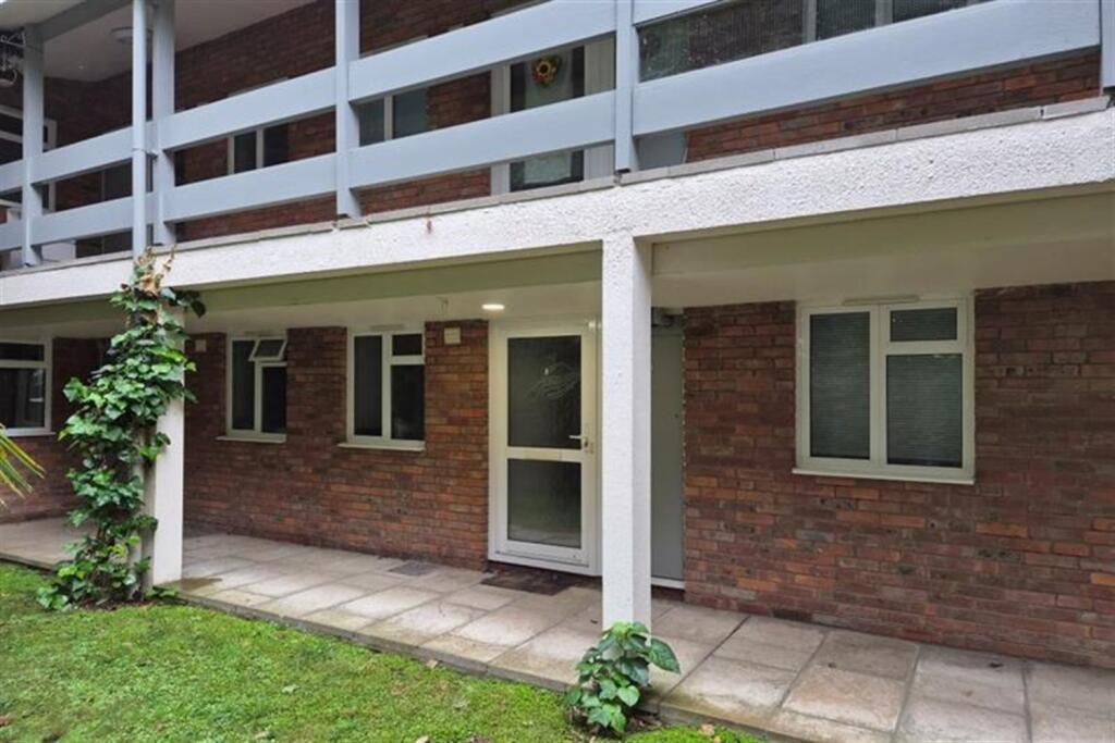 Main image of property: 1 bedroom Ground Floor Maisonette in Guildford