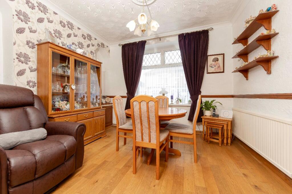 Springfield Terrace, Nelson, Treharris photo 4