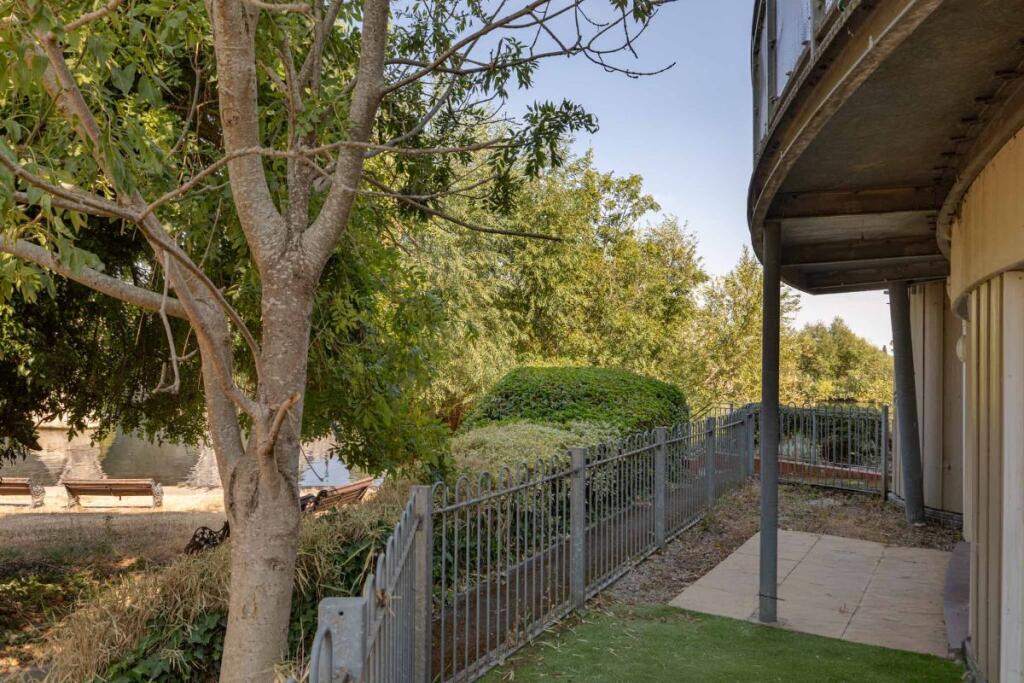 Apartment in Kingston upon Thames - View 5