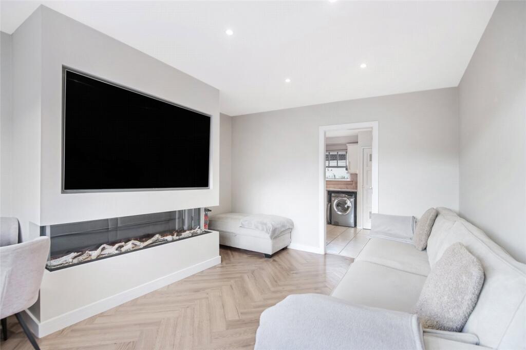 House in Glasgow, Knightswood Park, Blairdardie - View 4