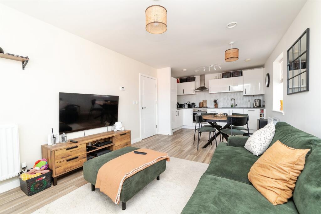 Apartment in St Albans - View 4
