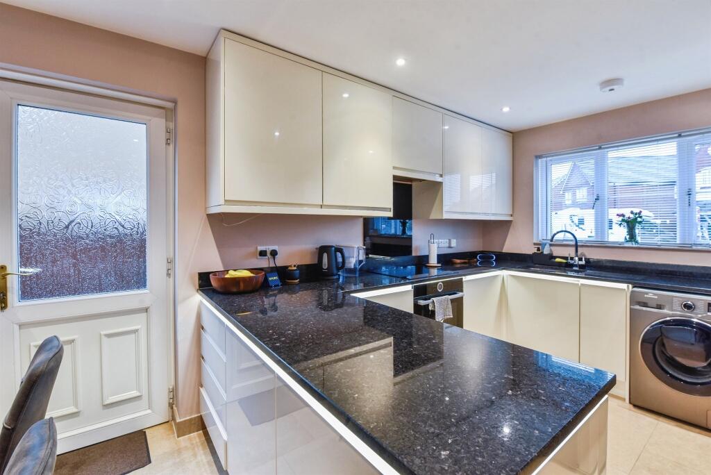 Bonnewe Rise, Amesbury, Salisbury photo 4