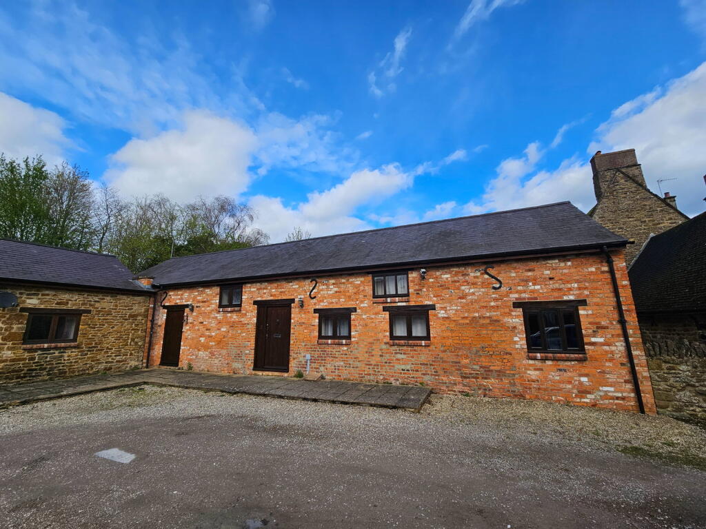 Main image of property: Manor Road, Banbury, OX16 3JP