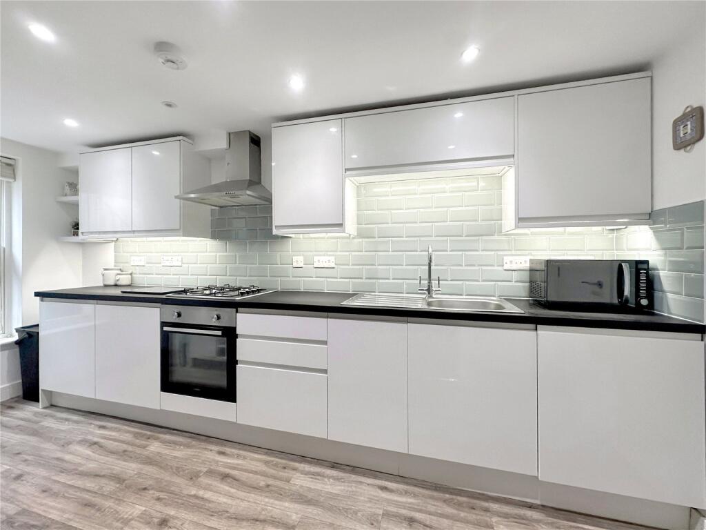 Oakfield Street, Blandford Forum, Dorset, DT11 photo 2