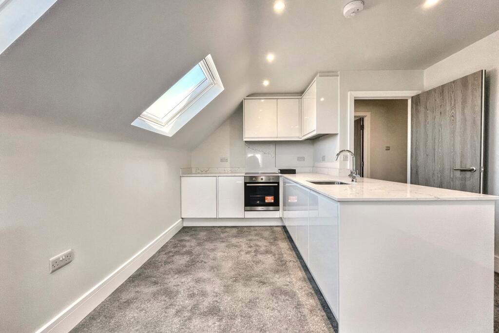 Apartment in Christchurch, Southbourne, Bournemouth - View 3