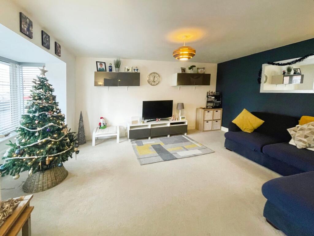 White Clover Drive, Basingstoke, RG23 photo 2