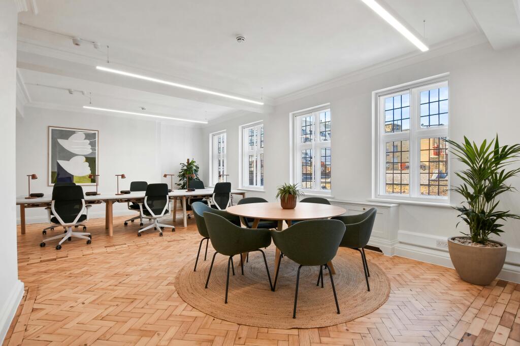 137425GCCSLOA 35 Duke St Office 14 Original 6.JPG