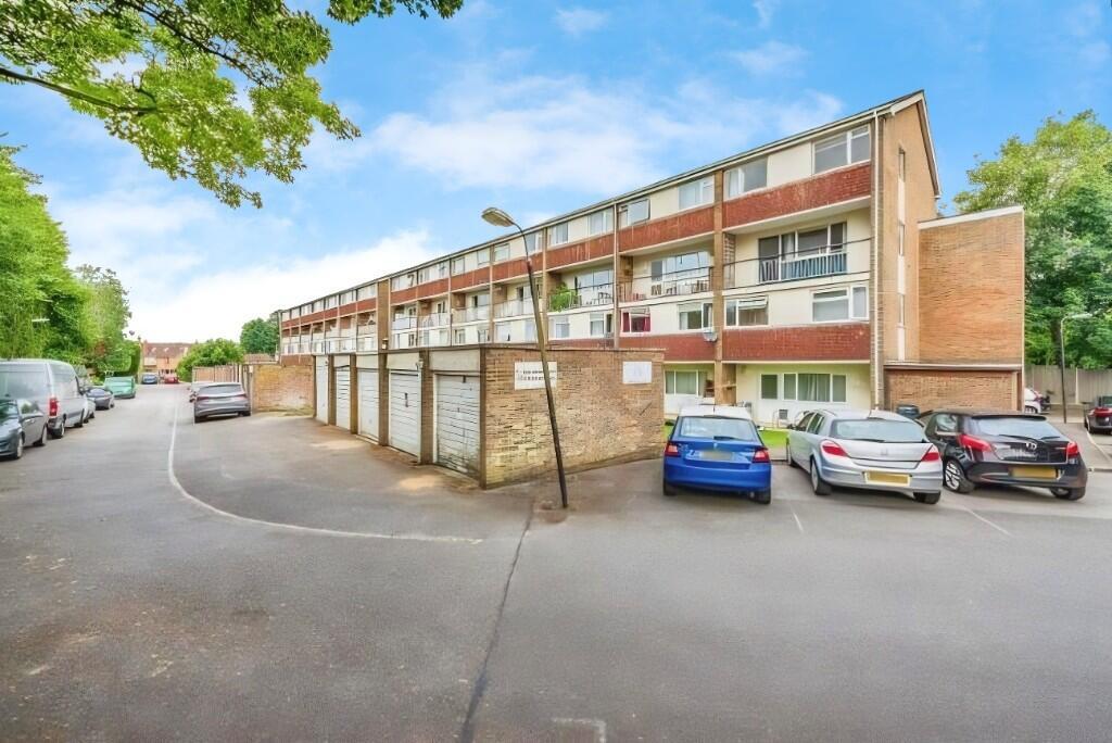White Hart Court, North Parade, Horsham, West Sussex, RH12 photo 2
