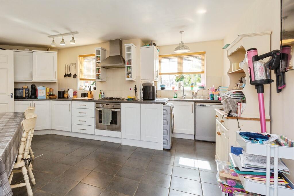 House in Luton, Leighton-Linslade - More