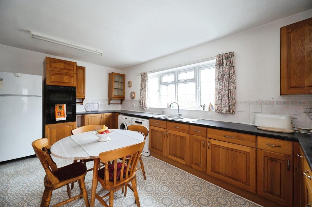 House in Havant, Hampshire - View 4